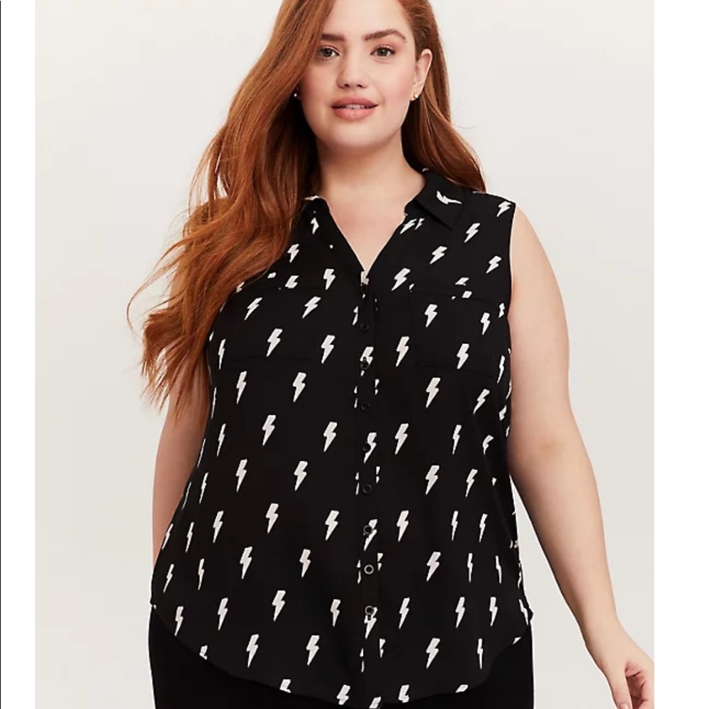 Torrid lightning bolt sleeveless blouse
